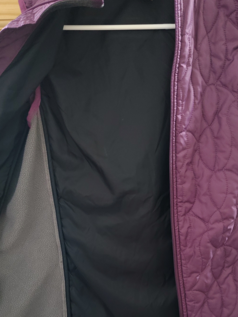 Duluth Trading Co Women's Purple Quilted Outdoor Vest - Picture 5 of 6